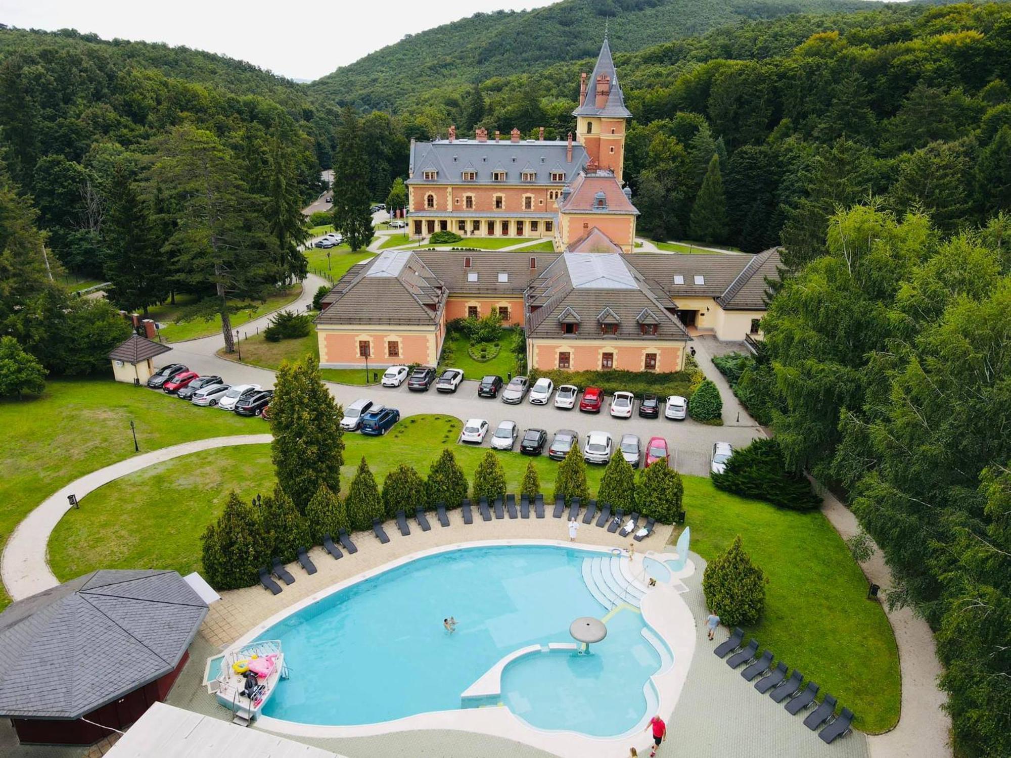 Kastelyhotel Sasvar Resort Parádsasvár 외부 사진